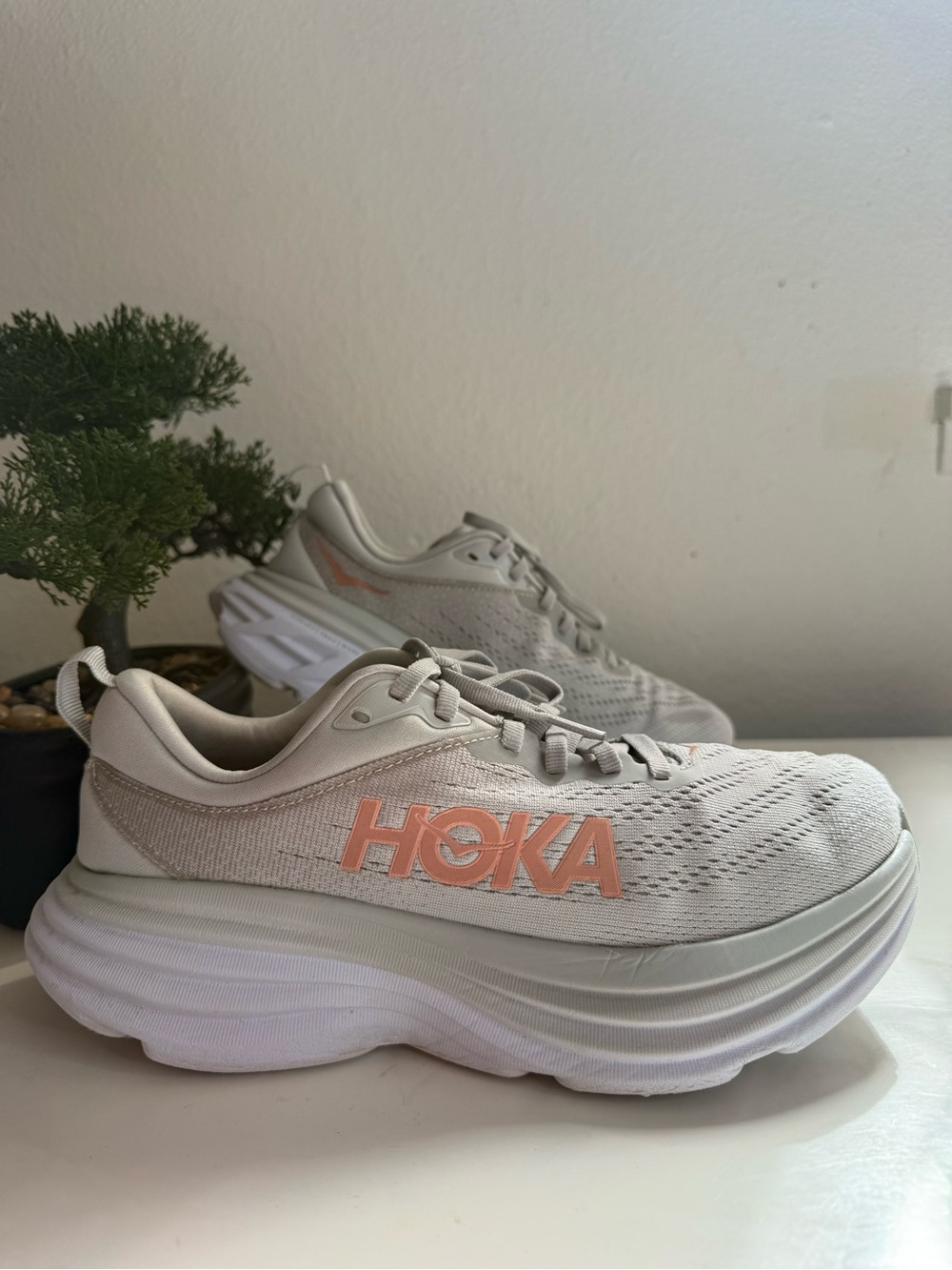Hoka Bondi 8 women size 7.5 Running Sneakers in Light Gray with Peach Accents